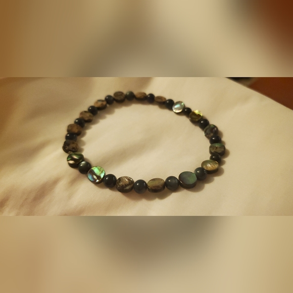 Shell Handmade Stretch Bracelet - Picture 5 of 7